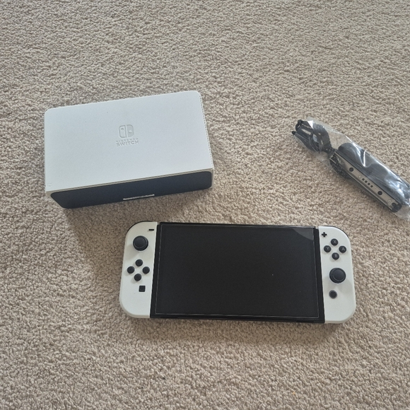 Perfect Condition Switch OLED - Picture 3 of 6